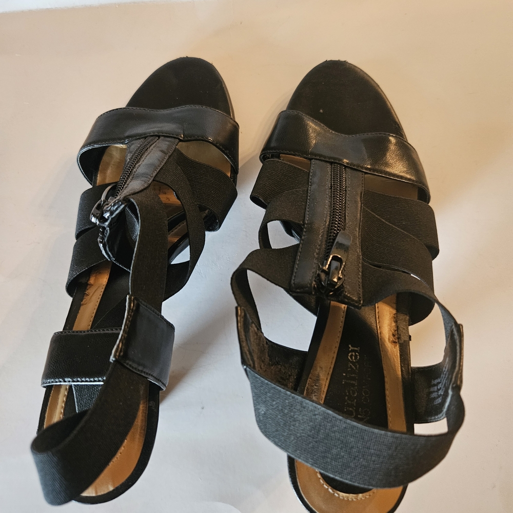 Naturalizer Black Strappy Sandals with Zipper